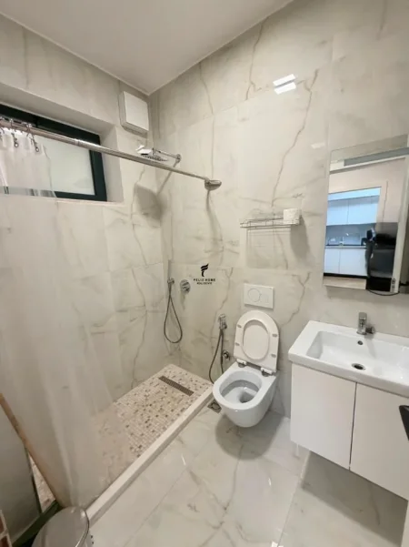 Tirane, jepet me qera apartament 3+1 Kati 3, 170 m² 2.500 € (BLLOKU)