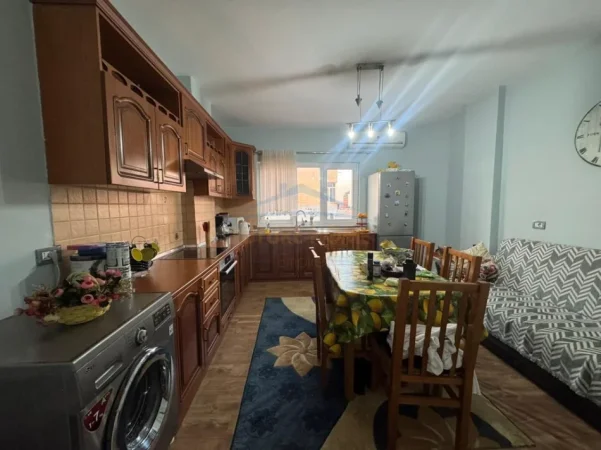 Tirane, shitet apartament 2+1+Ballkon Kati 4, 141 m² 200.000 € (Jordan Misja)