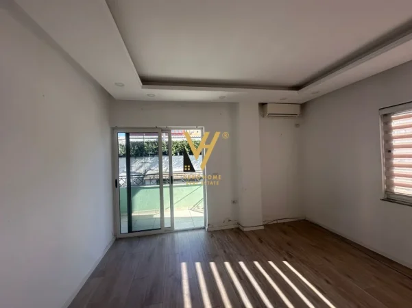 Tirane, jepet me qera ambjent biznesi Kati 5, 180 m² 180 € (SHESHI WILLSON)
