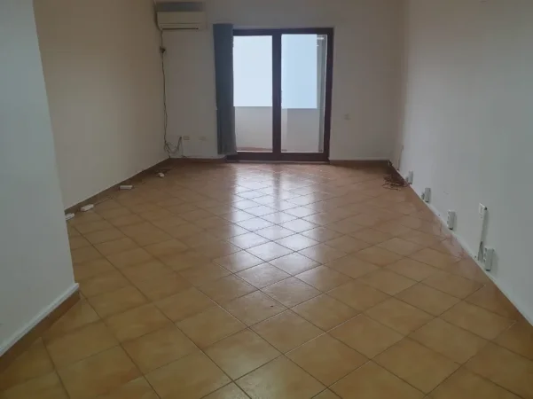 Tirane, jepet me qera zyre Kati 10, 155 m² 800 € (bulevardi zogu i pare)