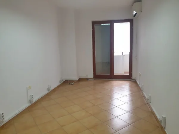 Tirane, jepet me qera zyre Kati 10, 155 m² 800 € (bulevardi zogu i pare)