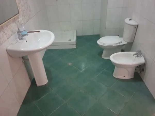 Tirane, jepet me qera zyre Kati 10, 155 m² 800 € (bulevardi zogu i pare)