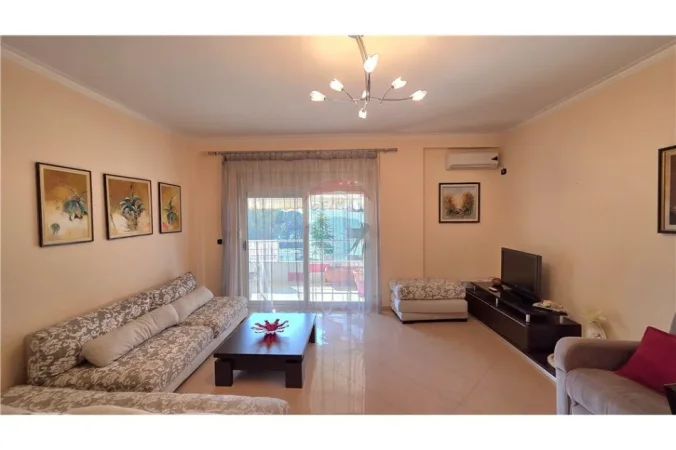Vlore, shitet apartament 1+1+Ballkon Kati 3, 92 m² 157.000 € (Rruga Dhimitër Konomi, Vlore)