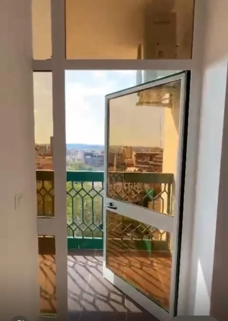 Jepet me QIRA zyre Kati 8, 79 m²Tirane QENDER .