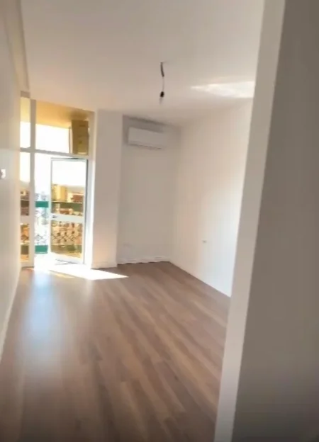 Jepet me QIRA zyre Kati 8, 79 m²Tirane QENDER .