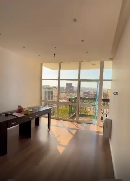 Jepet me QIRA zyre Kati 8, 79 m²Tirane QENDER .