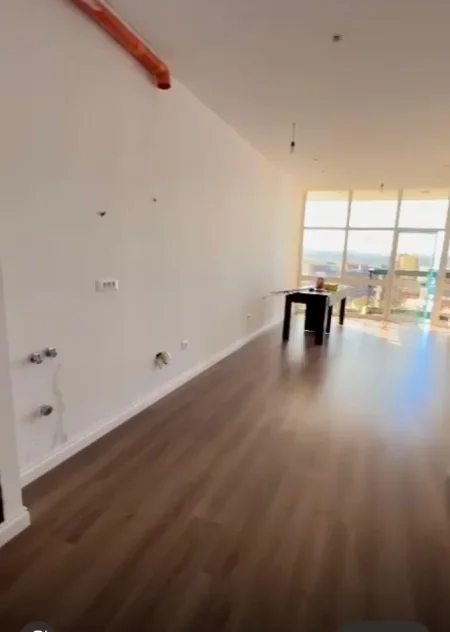Jepet me QIRA zyre Kati 8, 79 m²Tirane QENDER .