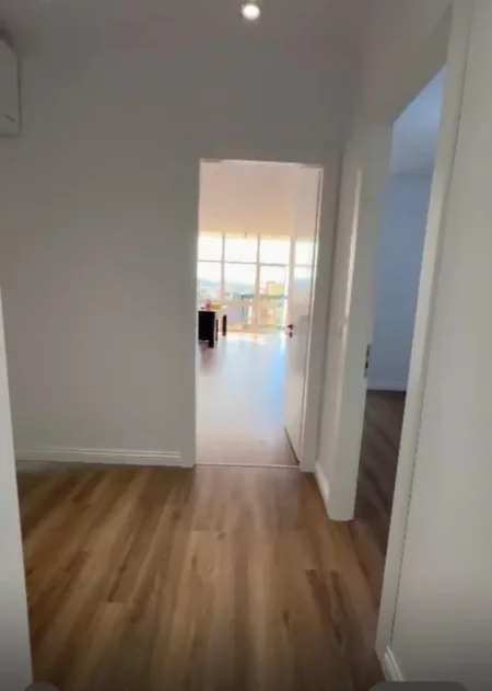 Jepet me QIRA zyre Kati 8, 79 m²Tirane QENDER .