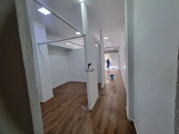 Tirane, jepet me qera zyre Kati 0, 50 m² 600 € (MYSLYM SHYRI)