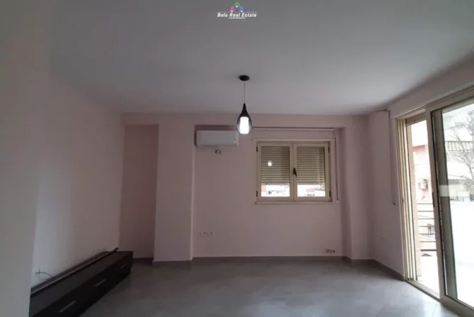 Tirane, jepet me qera apartament 1+1 Kati 5, 70 m² 600 € (komuna e parisit)