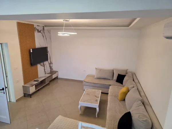 Tirane, jepet me qera Vile 1+1 Kati 1, 180 m² 520 € (Allias)