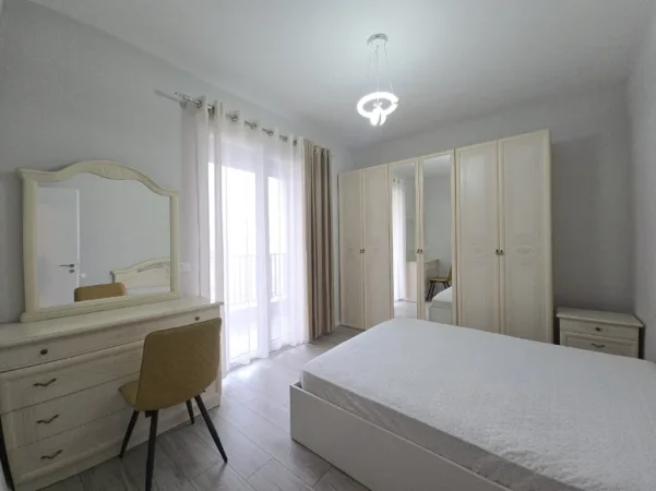 Tirane, jepet me qera apartament 1+1 Kati 5, 70 m² 730 € (Komuna e Parisit)