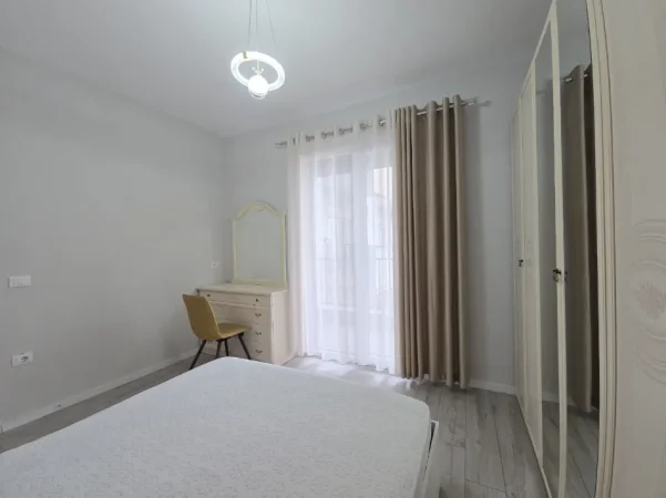 Tirane, jepet me qera apartament 1+1 Kati 5, 70 m² 730 € (Komuna e Parisit)