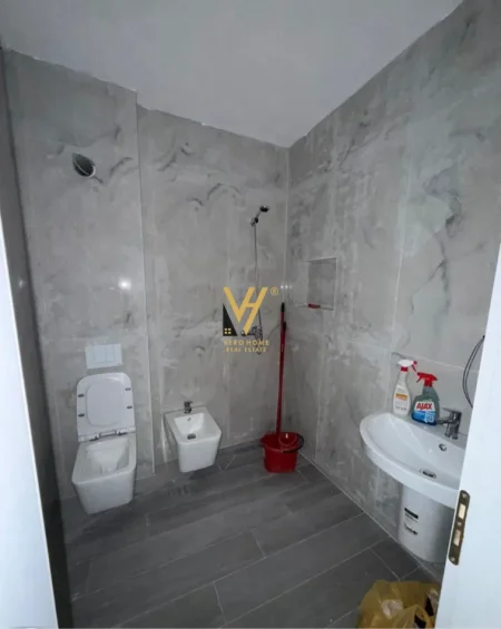 Tirane, jepet me qera zyre Kati 5, 73 m² 570 € (ZOGU I ZI)