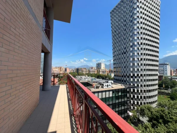 Tirane, jepet me qera zyre Kati 8, 138 m² 2.000 € (Torre Drini)