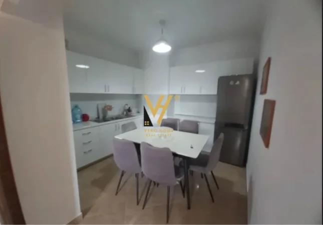 Tirane, jepet me qera apartament 2+1+Ballkon Kati 6, 120 m² 570 € (ISH TREGU ELEKTRIK)