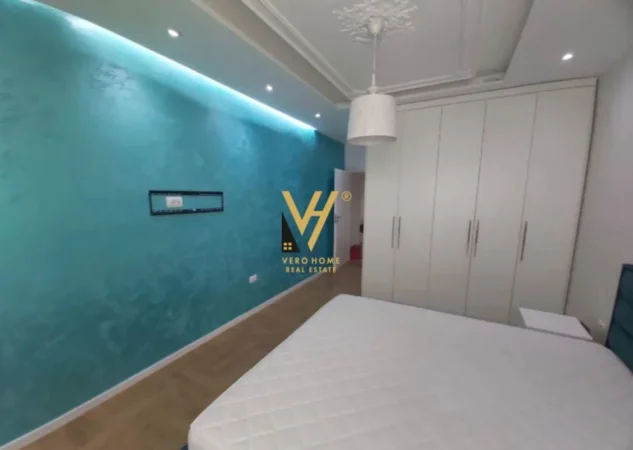 Tirane, jepet me qera apartament 2+1+Ballkon Kati 6, 120 m² 570 € (ISH TREGU ELEKTRIK)