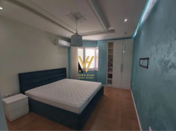 Tirane, jepet me qera apartament 2+1+Ballkon Kati 6, 120 m² 570 € (ISH TREGU ELEKTRIK)