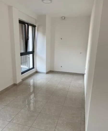 Tirane, jepet me qera apartament 2+1 Kati 3, 90 m² 800 € (Pazari i Ri)