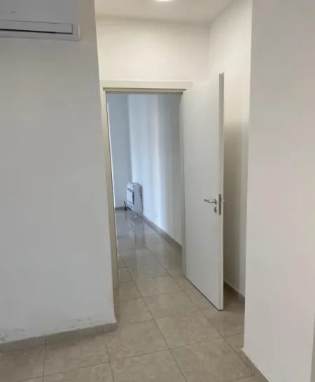 Tirane, jepet me qera apartament 2+1 Kati 3, 90 m² 800 € (Pazari i Ri)