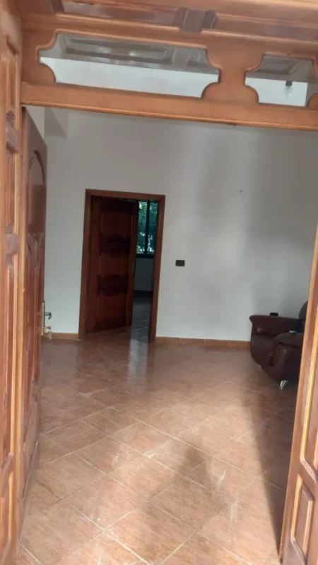 Tirane, jepet me qera apartament 2+1 Kati 1, 90 m² 450 € (Allias)