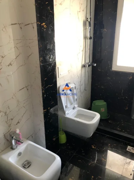 Tirane, jepet me qera apartament 3+1 Kati 4, 120 m² 800 € 