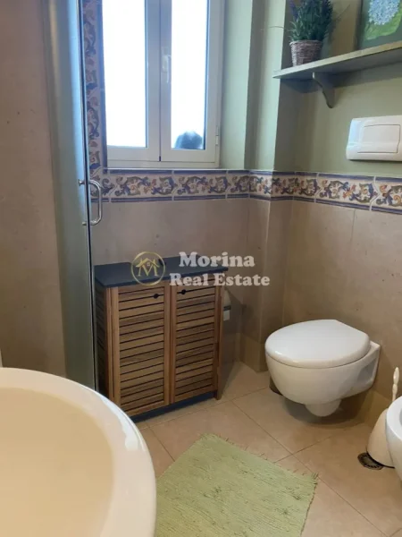 Tirane, jepet me qera ambjent biznesi Kati 4, 120 m² 1000 € (Rruga e Durrësit)