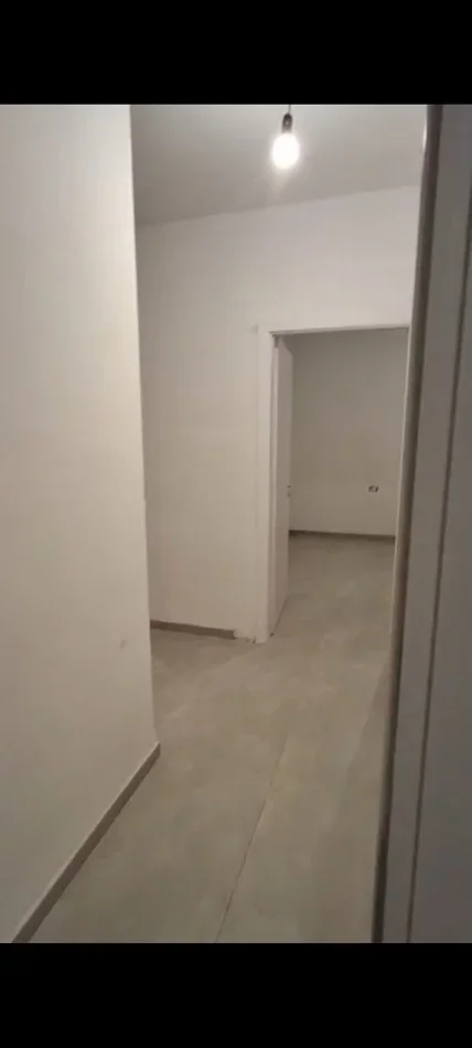 Tirane, jepet me qera apartament 2+1 Kati 1, 94 m² 800 € (Lapraka)