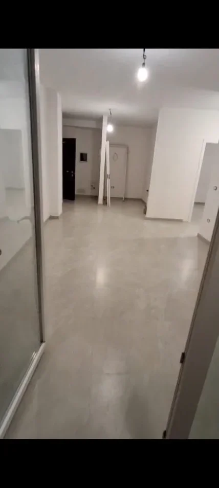 Tirane, jepet me qera apartament 2+1 Kati 1, 94 m² 800 € (Lapraka)