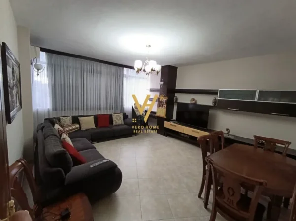Tirane, jepet me qera apartament 2+1+Ballkon Kati 6, 110 m² 1.000 € (MINISTRIA E JASHTME)