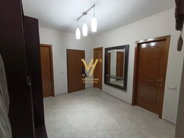 Tirane, jepet me qera apartament 2+1+Ballkon Kati 6, 110 m² 1.000 € (MINISTRIA E JASHTME)