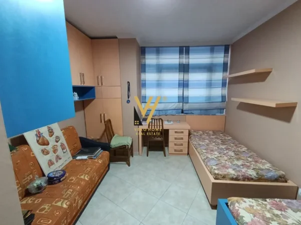 Tirane, jepet me qera apartament 2+1+Ballkon Kati 6, 110 m² 1.000 € (MINISTRIA E JASHTME)