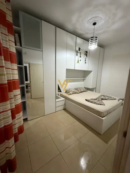 Tirane, jepet me qera apartament 1+1+Ballkon Kati 3, 60 m² 520 € (TREGU ELEKTRIK)