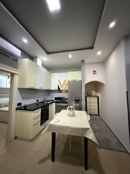 Tirane, jepet me qera apartament 1+1+Ballkon Kati 3, 60 m² 520 € (TREGU ELEKTRIK)