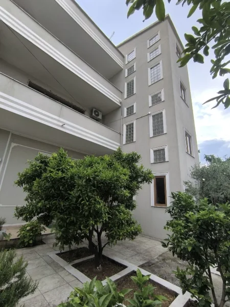 Tirane, shitet hotel Kati 3, 600 m² 