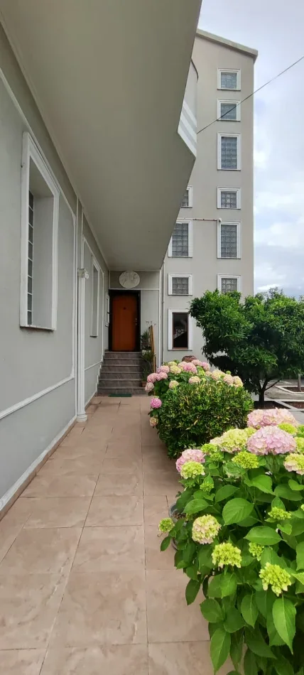 Tirane, shitet hotel Kati 3, 600 m² 