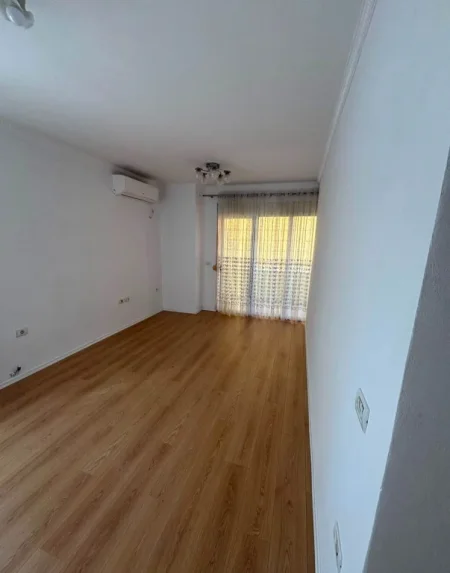 Tirane, shitet apartament 2+1+Ballkon Kati 2, 81 m² 135.000 € 