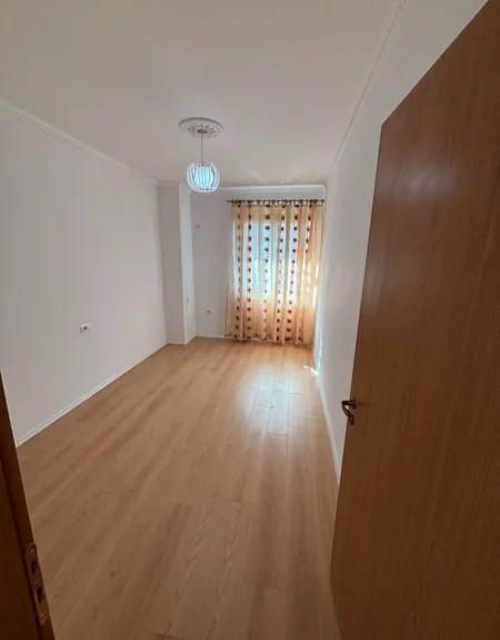 Tirane, shitet apartament 2+1+Ballkon Kati 2, 81 m² 135.000 € 