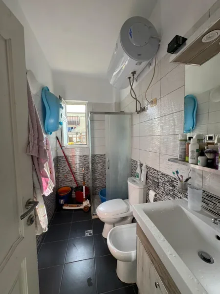Tirane, shitet 1+1+Ballkon Kati 4, 50 m² 125.000 € 