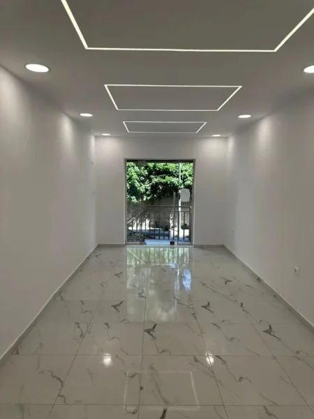 Tirane, jepet me qera dyqan Kati 0, 31 m² 400 € (RRUGA E ELBASANIT)