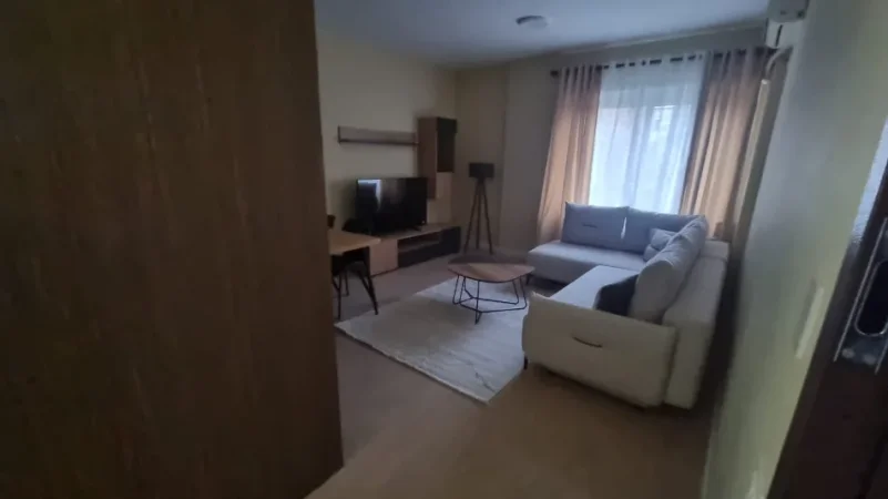 Tirane, jepet me qera apartament 1+1 , 67 m² 650 € 