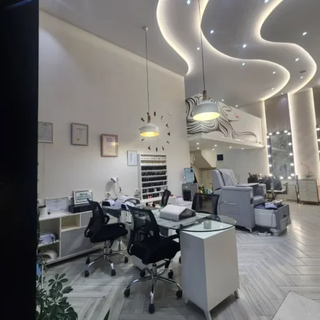 Tirane, jepet me qera ambjent biznesi Kati 0, 85 m² 1.450 € 