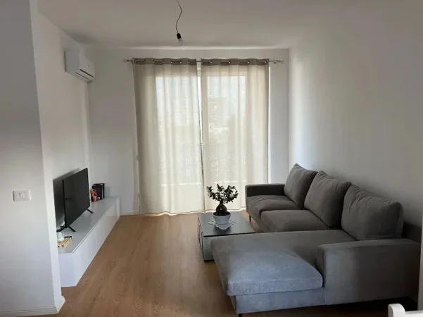 Tirane, jepet me qera apartament 1+1+Ballkon Kati 5, 96 m² 550 € (RRUGA E DIBRES)