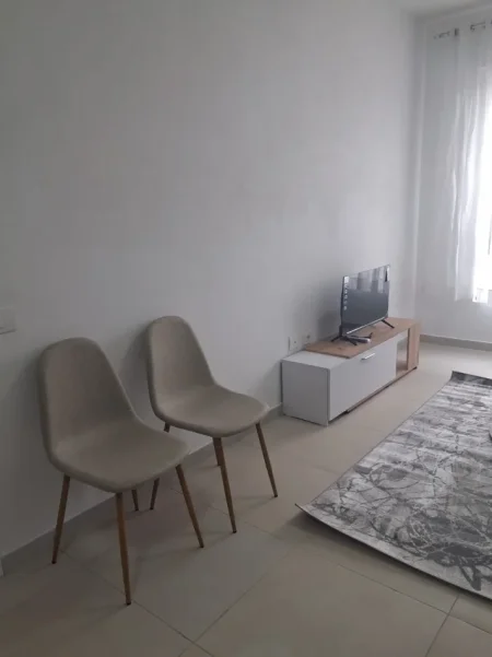 Apartment modern 1+1 Tirane, kompleksi Gjelber Tek 5 Maj. Jepet me qera apartament 1+1+Ballkon Kati 6, 58 m² 450 €