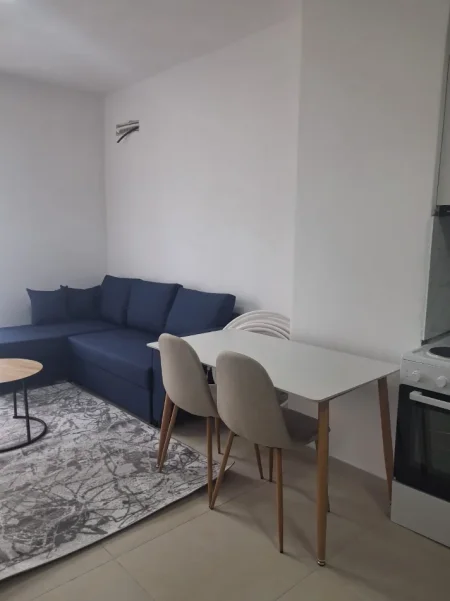 Apartment modern 1+1 Tirane, kompleksi Gjelber Tek 5 Maj. Jepet me qera apartament 1+1+Ballkon Kati 6, 58 m² 450 €