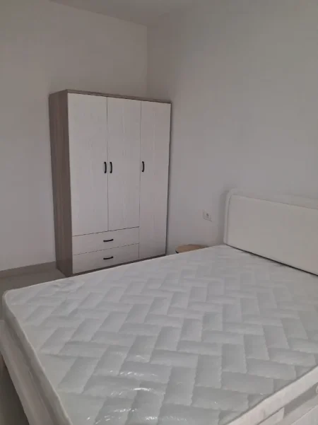 Apartment modern 1+1 Tirane, kompleksi Gjelber Tek 5 Maj. Jepet me qera apartament 1+1+Ballkon Kati 6, 58 m² 450 €