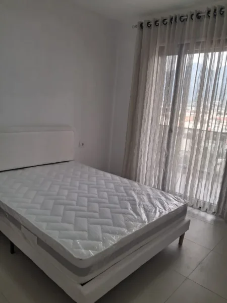 Apartment modern 1+1 Tirane, kompleksi Gjelber Tek 5 Maj. Jepet me qera apartament 1+1+Ballkon Kati 6, 58 m² 450 €