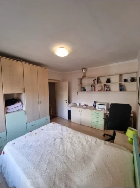 Tirane, jepet me qera apartament 2+1+Ballkon , 75 m² 700 € 