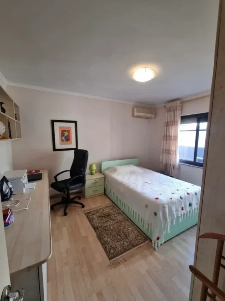 Tirane, jepet me qera apartament 2+1+Ballkon , 75 m² 700 € 