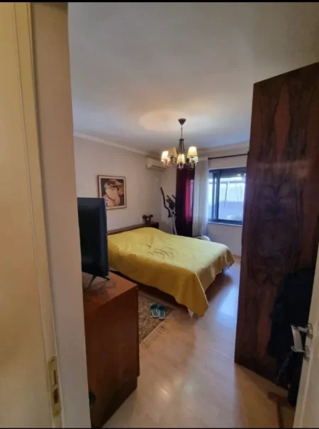 Tirane, jepet me qera apartament 2+1+Ballkon , 75 m² 700 € 